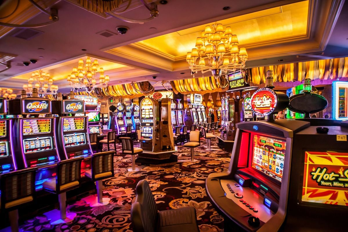 hoki368 login mobile app interface showing sports betting and live casino options
